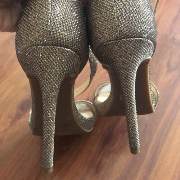 Jessica Simpson gold shimmer strap he platform heels. Size 9. - Picture 6 of 11